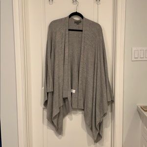Barefoot dreams weekend wrap cozychic lite